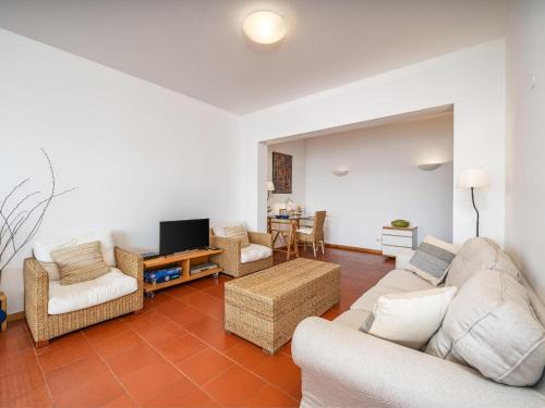 Top floor apartment with marina views #1993