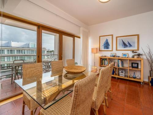 Top floor apartment with marina views #1993