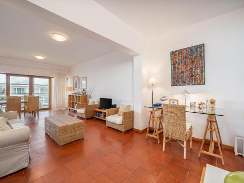 Top floor apartment with marina views #1993