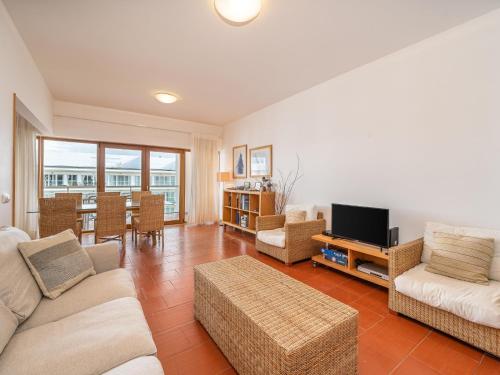 Top floor apartment with marina views #1993
