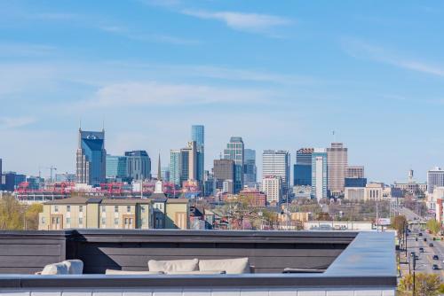 a view of a city skyline with buildings at The Eighteen by Kasa in Nashville