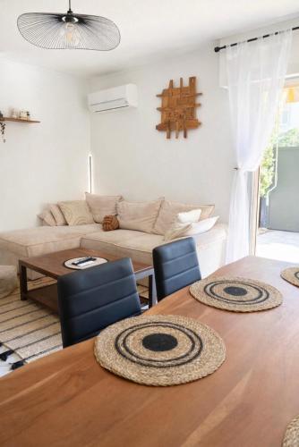 Bali Suite Fréjus - T3 climatisé - Jardin - Piscine résidentielle - Parking