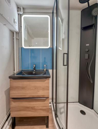 Bilik mandi di Le Duplex Cosy