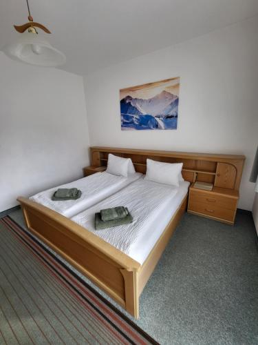 a bedroom with a bed with two towels on it at Privatzimmer Haus Lienbacher in Mittersill