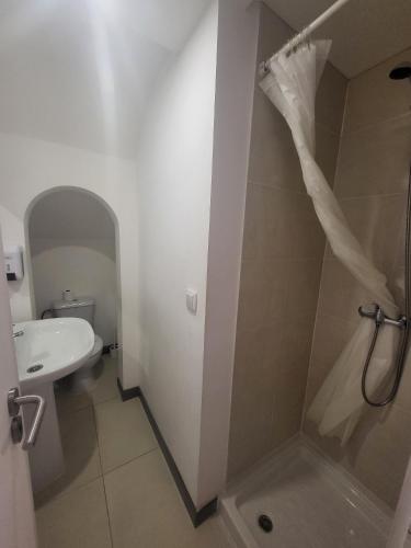 a bathroom with a shower and a sink and a toilet at What else guest house in Fátima