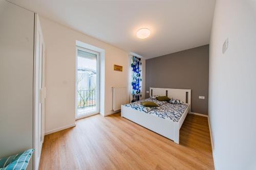 Zagreb 217 - 2 Bedrooms - Centre - New - Apartment - Flexible Keybox Entry - Modern - Monthly Rent - WiFi