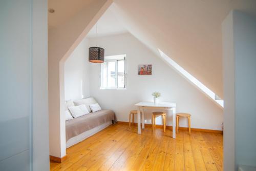 Boavista Apartment, Panoramic Castle, Graça and City Views, Historic Mouraria Lisbon
