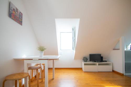 Boavista Apartment, Panoramic Castle, Graça and City Views, Historic Mouraria Lisbon