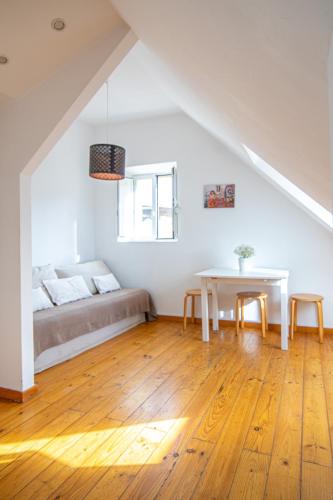 Boavista Apartment, Panoramic Castle, Graça and City Views, Historic Mouraria Lisbon