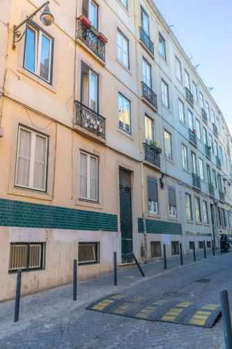 Boavista Apartment, Panoramic Castle, Graça and City Views, Historic Mouraria Lisbon