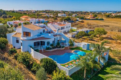 an aerial view of a villa with a swimming pool at Villa Casa do Laguinho by Villa Plus in Albufeira