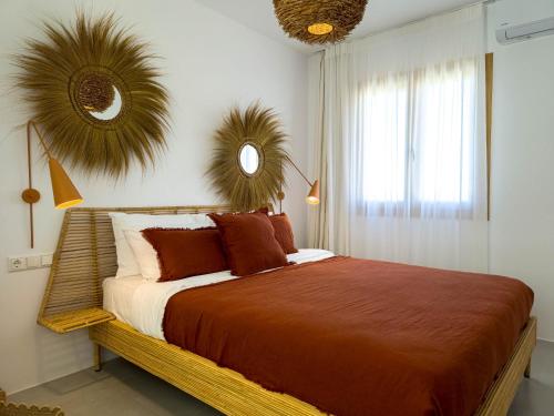 Nour, Modern High-Ceiling Retreat with Pool in Plaka Naxos
