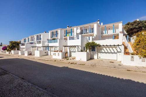 Casa Baía da Vida by CoolHouses