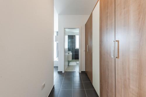 a hallway leading to a bathroom with a toilet at Serene Haven Talea by PikHost in Tale