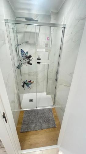 a shower with a glass enclosure in a bathroom at Alojamento Numara in Setúbal