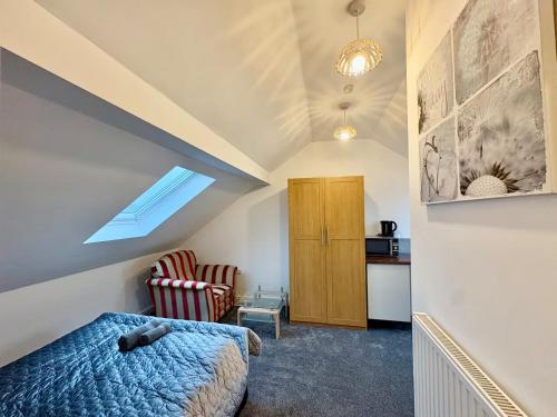 a bedroom with a bed and a desk and a chair at Spacious Double Room Close to Derby City Centre in Derby
