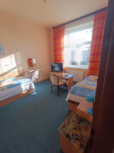 Llit o llits en una habitació de Hotel Avion