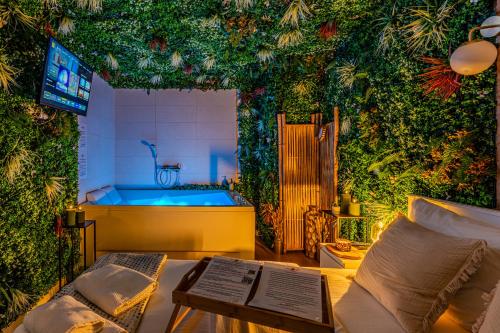 La Boétie, Cocon Central, Double Balneo Bathtub
