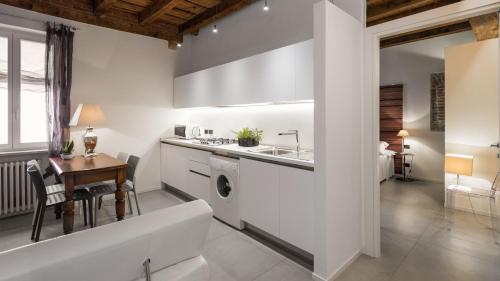 Kuchyň nebo kuchyňský kout v ubytování Il Vicolo Aparthotel Verona
