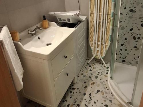 a bathroom with a sink and a shower at Lovran centar, apartman Gega in Lovran