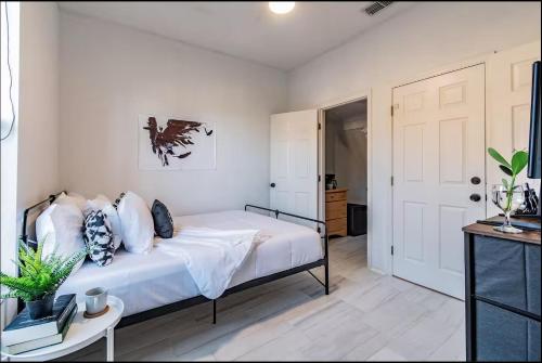 Disney-Area 3BR Home | Pool, Arcade & Tiki Bar photo 17