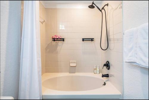 Disney-Area 3BR Home | Pool, Arcade & Tiki Bar photo 23