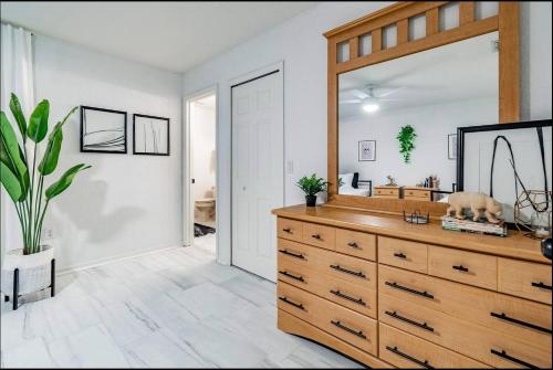 Disney-Area 3BR Home | Pool, Arcade & Tiki Bar photo 4