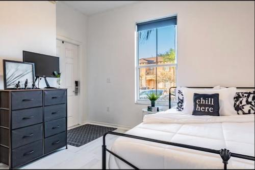 Disney-Area 3BR Home | Pool, Arcade & Tiki Bar photo 33