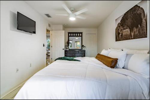 Disney-Area 3BR Home | Pool, Arcade & Tiki Bar photo 3