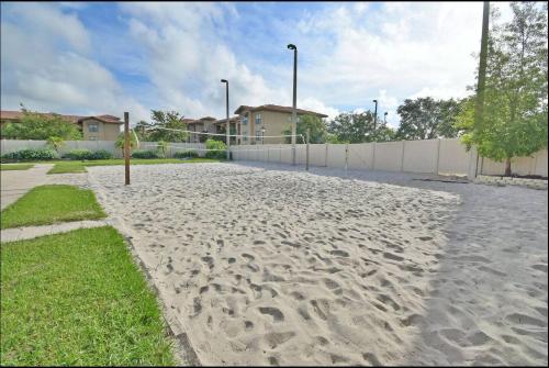 Disney-Area 3BR Home | Pool, Arcade & Tiki Bar photo 8