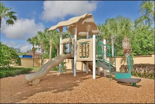 Disney-Area 3BR Home | Pool, Arcade & Tiki Bar photo 7