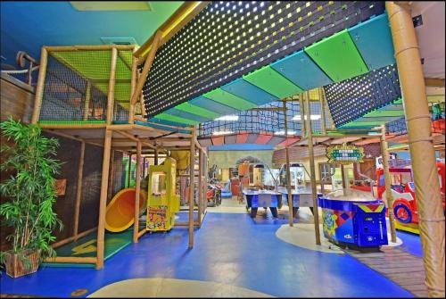 Disney-Area 3BR Home | Pool, Arcade & Tiki Bar photo 41
