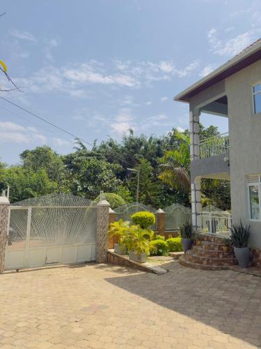 Castle size home for rent, Room or more