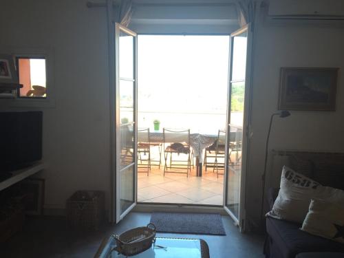 Charmant T3 avec grande terrasse vue port et mer