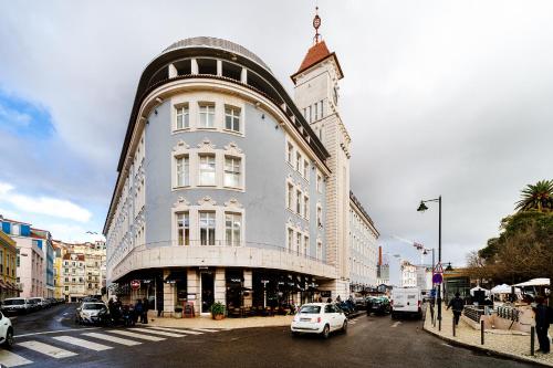 WHome Riverside Flat Steps from Lisbon Attractions