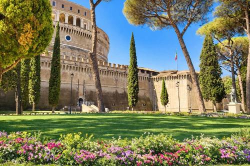 Luxury Apartment for 10 Central VATICANO S'Peter Basilica AirCond NETFLIX - SKY Wifi
