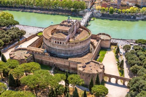 Luxury Apartment for 10 Central VATICANO S'Peter Basilica AirCond NETFLIX - SKY Wifi