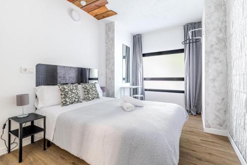 AYZ Princesa-Auto check-in property