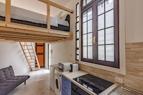 Easy loft next to Loreto metro stop