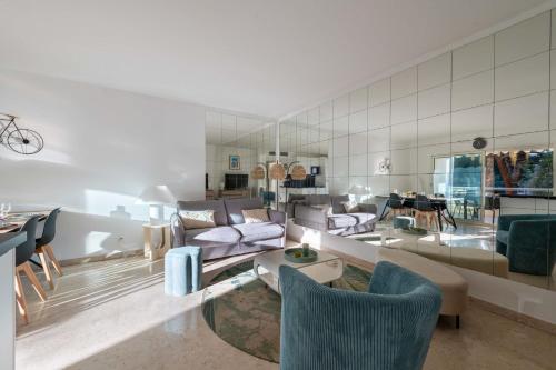 2-Br Apartment Residence with Pool Near La Croisette