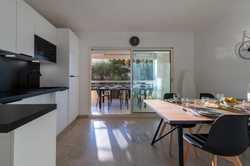 2-Br Apartment Residence with Pool Near La Croisette