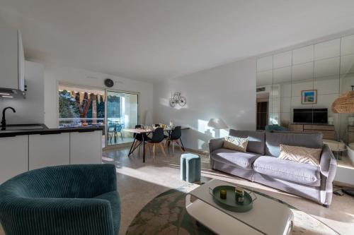 2-Br Apartment Residence with Pool Near La Croisette