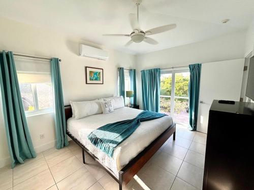 Sweet Escape 2beds 2baths W pool photo 2