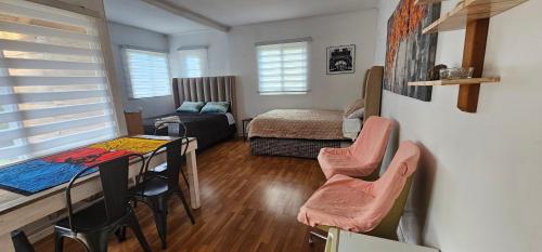 a small room with a dining table and a bedroom at Cabaña Valle del Yeso in El Manzanito