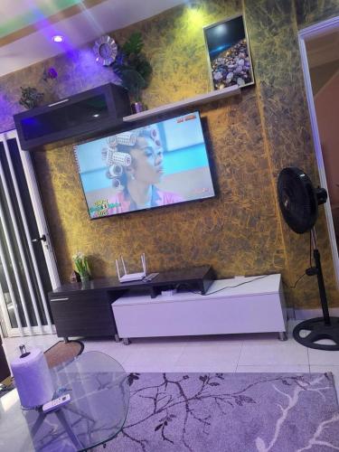Emirimmo TV 또는 엔터테인먼트 센터