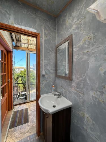 a bathroom with a sink and a mirror and a window at Residencial Mar y Sol in Laraquete