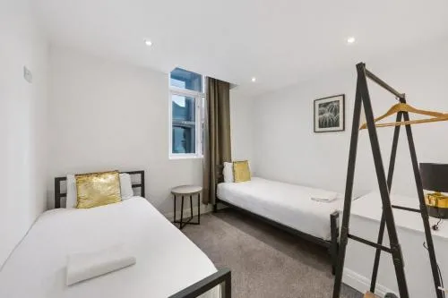 Concert Square - Party Apartment in Liverpool City Centre photo 7