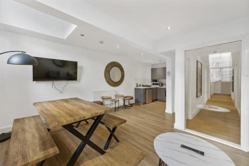 Concert Square - Party Apartment in Liverpool City Centre photo 82