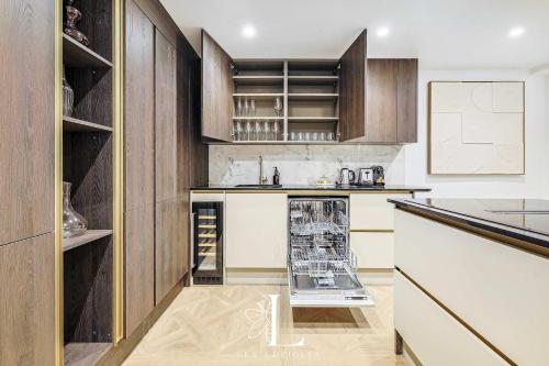 Les Lucioles 10 - Luxury Garden Apartment 3 Bedrooms - Sleeps 8