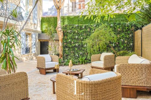 Les Lucioles 10 - Luxury Garden Apartment 3 Bedrooms - Sleeps 8